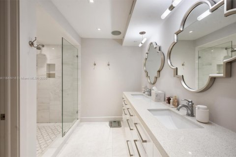 Condo in Miami Beach, Florida, 3 bedrooms  № 1842416 - photo 17