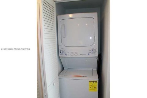 Copropriété à vendre à Miami, Floride: 1 chambre, 59.46 m2 № 2056201 - photo 12