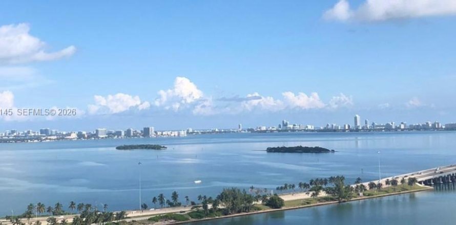 Кондоминиум с 1 спальней в Майами, Флорида № 2055836