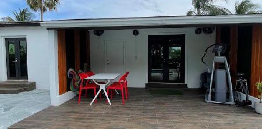 House in West Palm Beach, Florida 3 bedrooms, 102.94 sq.m. № 53564