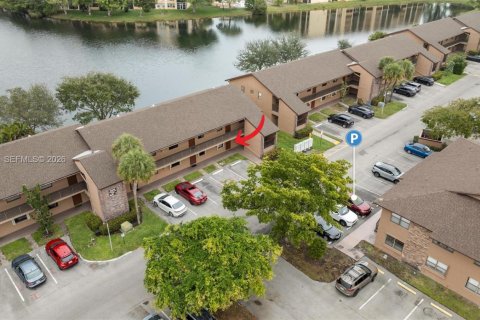 Condo in Sunrise, Florida, 2 bedrooms  № 2003025 - photo 30