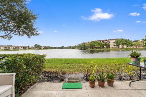 Condo in Sunrise, Florida, 2 bedrooms  № 2003025 - photo 24