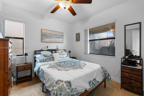 Condo in Sunrise, Florida, 2 bedrooms  № 2003025 - photo 21