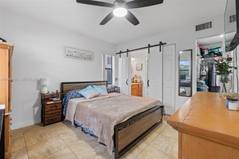 Condo in Sunrise, Florida, 2 bedrooms  № 2003025 - photo 14