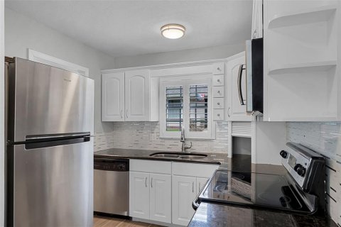 Condo in Apopka, Florida, 2 bedrooms  № 1915129 - photo 6