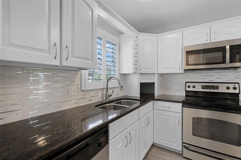Condo in Apopka, Florida, 2 bedrooms  № 1915129 - photo 8