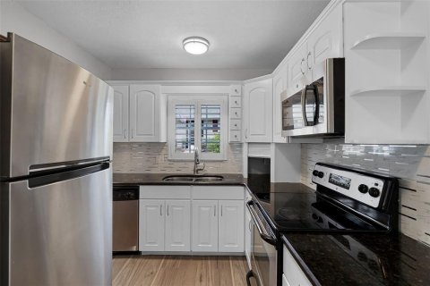 Condo in Apopka, Florida, 2 bedrooms  № 1915129 - photo 7
