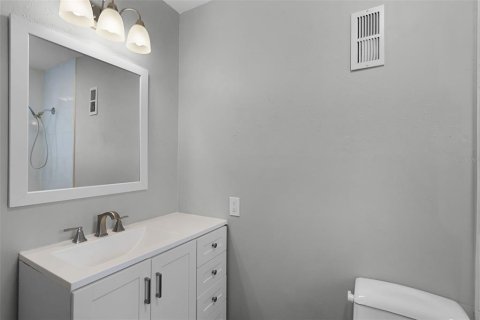 Condo in Apopka, Florida, 2 bedrooms  № 1915129 - photo 12