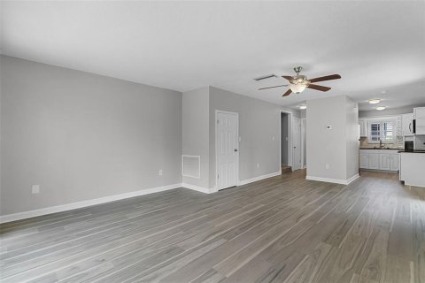 Condo in Apopka, Florida, 2 bedrooms  № 1915129 - photo 5