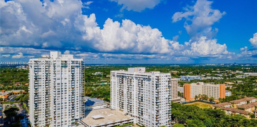 Condo à Aventura, Floride, 2 chambres  № 1713971
