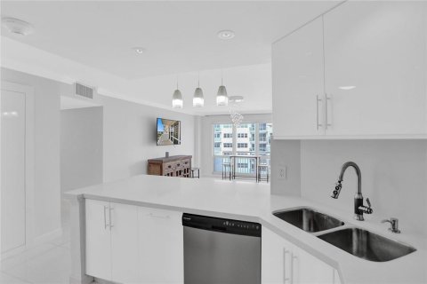 Copropriété à vendre à Pompano Beach, Floride: 2 chambres, 100.33 m2 № 2401907 - photo 11