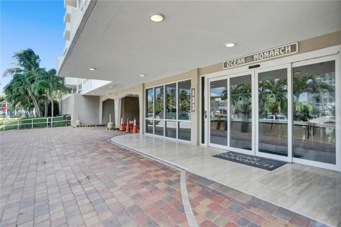 Copropriété à vendre à Pompano Beach, Floride: 2 chambres, 100.33 m2 № 2401907 - photo 2