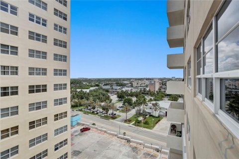 Copropriété à vendre à Pompano Beach, Floride: 2 chambres, 100.33 m2 № 2401907 - photo 30