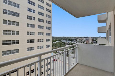 Copropriété à vendre à Pompano Beach, Floride: 2 chambres, 100.33 m2 № 2401907 - photo 29