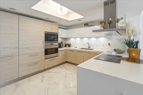 Copropriété à vendre à North Miami Beach, Floride: 2 chambres, 159.61 m2 № 2253491 - photo 3