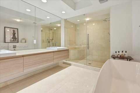 Copropriété à vendre à North Miami Beach, Floride: 2 chambres, 159.61 m2 № 2253491 - photo 12
