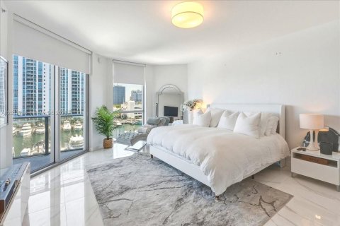 Copropriété à vendre à North Miami Beach, Floride: 2 chambres, 159.61 m2 № 2253491 - photo 9