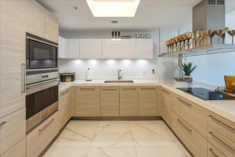 Copropriété à vendre à North Miami Beach, Floride: 2 chambres, 159.61 m2 № 2253491 - photo 2