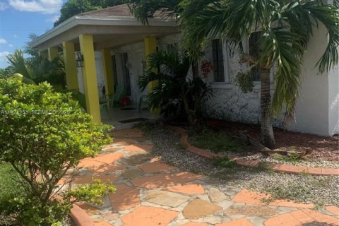 Casa en alquiler en Homestead, Florida, 2 dormitorios, 229.75 m2 № 2059803 - foto 7