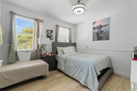 Townhouse in Miramar, Florida 3 bedrooms, 153.29 sq.m. № 1798697 - photo 25