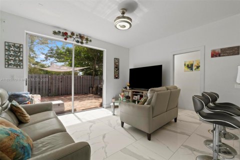Townhouse in Miramar, Florida 3 bedrooms, 153.29 sq.m. № 1798697 - photo 13