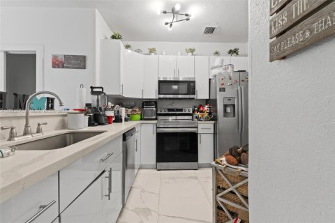 Townhouse in Miramar, Florida 3 bedrooms, 153.29 sq.m. № 1798697 - photo 9