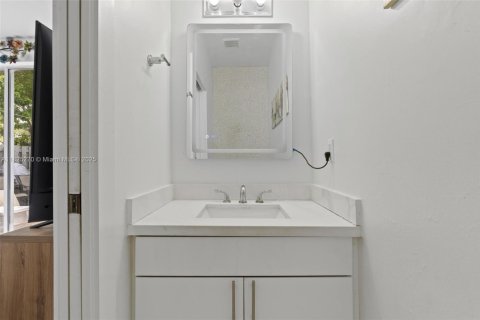 Townhouse in Miramar, Florida 3 bedrooms, 153.29 sq.m. № 1798697 - photo 15
