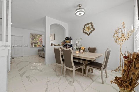 Townhouse in Miramar, Florida 3 bedrooms, 153.29 sq.m. № 1798697 - photo 7