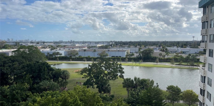 Condominio en Hollywood, Florida, 1 dormitorio  № 909842
