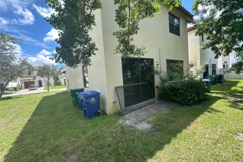 House in Hollywood, Florida 3 bedrooms, 193.24 sq.m. № 1898186 - photo 5