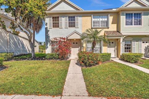 Villa ou maison à vendre à Weston, Floride: 2 chambres, 103.12 m2 № 2025415 - photo 2