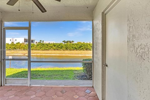 Villa ou maison à vendre à Weston, Floride: 2 chambres, 103.12 m2 № 2025415 - photo 26