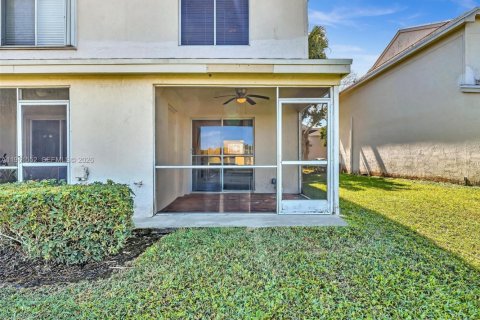 Villa ou maison à vendre à Weston, Floride: 2 chambres, 103.12 m2 № 2025415 - photo 29