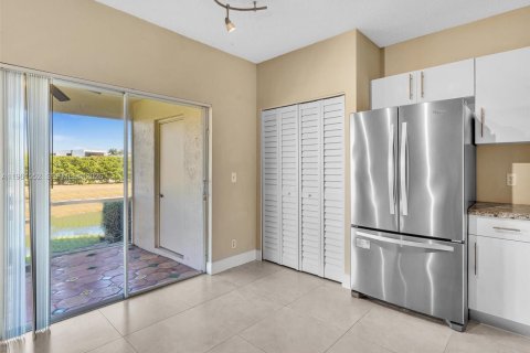 Villa ou maison à vendre à Weston, Floride: 2 chambres, 103.12 m2 № 2025415 - photo 7