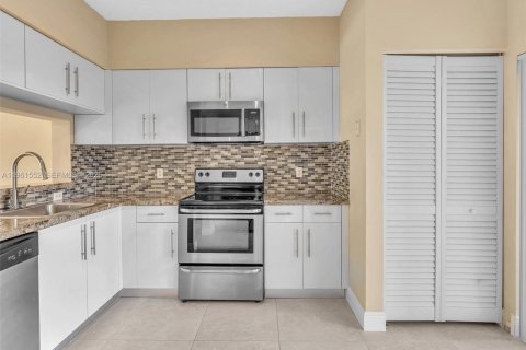 Villa ou maison à vendre à Weston, Floride: 2 chambres, 103.12 m2 № 2025415 - photo 4