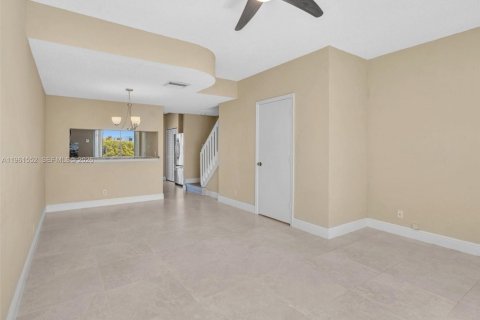 Villa ou maison à vendre à Weston, Floride: 2 chambres, 103.12 m2 № 2025415 - photo 17