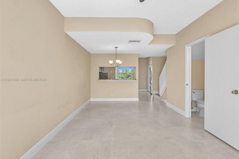 Villa ou maison à vendre à Weston, Floride: 2 chambres, 103.12 m2 № 2025415 - photo 23