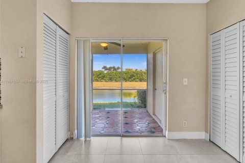 Villa ou maison à vendre à Weston, Floride: 2 chambres, 103.12 m2 № 2025415 - photo 8