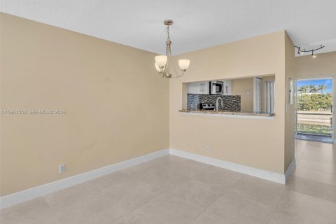 Villa ou maison à vendre à Weston, Floride: 2 chambres, 103.12 m2 № 2025415 - photo 19