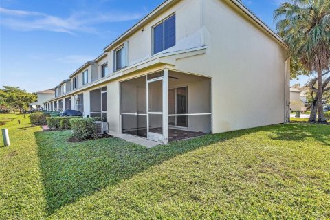 Villa ou maison à vendre à Weston, Floride: 2 chambres, 103.12 m2 № 2025415 - photo 30