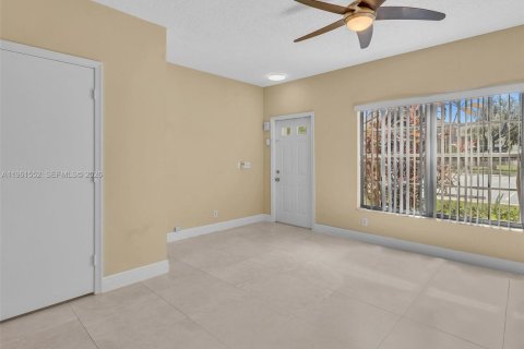 Villa ou maison à vendre à Weston, Floride: 2 chambres, 103.12 m2 № 2025415 - photo 12