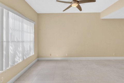 Villa ou maison à vendre à Weston, Floride: 2 chambres, 103.12 m2 № 2025415 - photo 16