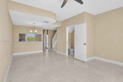 Villa ou maison à vendre à Weston, Floride: 2 chambres, 103.12 m2 № 2025415 - photo 18