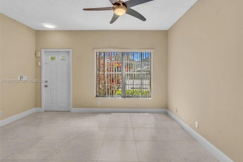 Villa ou maison à vendre à Weston, Floride: 2 chambres, 103.12 m2 № 2025415 - photo 13