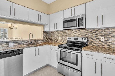 Villa ou maison à vendre à Weston, Floride: 2 chambres, 103.12 m2 № 2025415 - photo 3