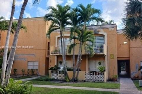 Condo in Hialeah, Florida, 2 bedrooms  № 1709991 - photo 1