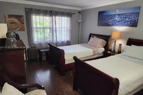 Condo in Hialeah, Florida, 2 bedrooms  № 1709991 - photo 7