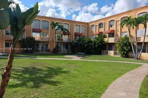 Condo in Hialeah, Florida, 2 bedrooms  № 1709991 - photo 4