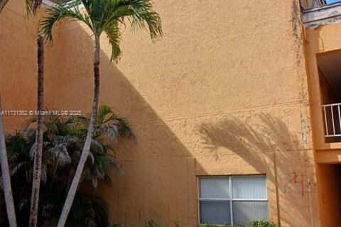 Condo in Hialeah, Florida, 2 bedrooms  № 1709991 - photo 14