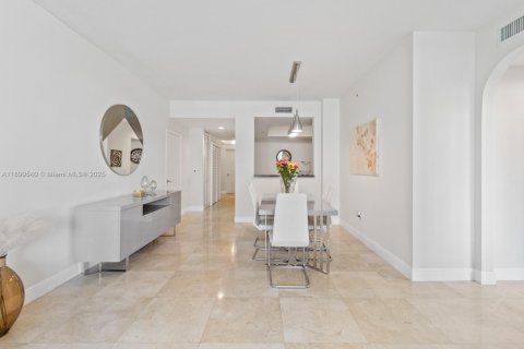 Condominio en venta en Aventura, Florida, 2 dormitorios, 127.28 m2 № 2015565 - foto 8